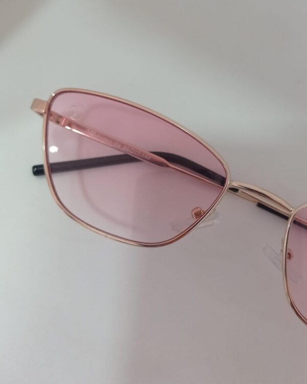 Óculos em Metal Dourado com lente Rosa degradê - F388