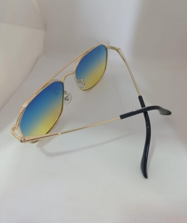 Óculos em Metal Dourado com lente degradê azul/amarelo - F394 - Image 3